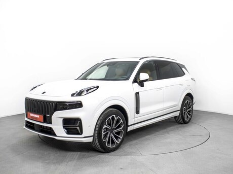 Lynk & Co 09