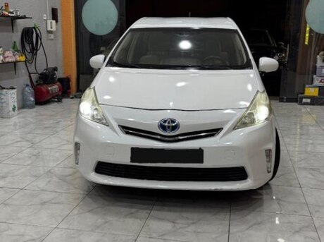 Toyota Prius V 2011