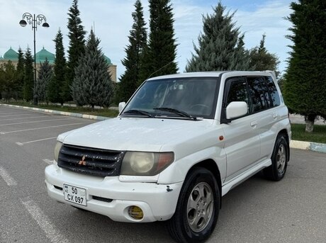 Mitsubishi Pajero io 2000