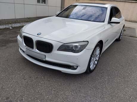 BMW 750 2010