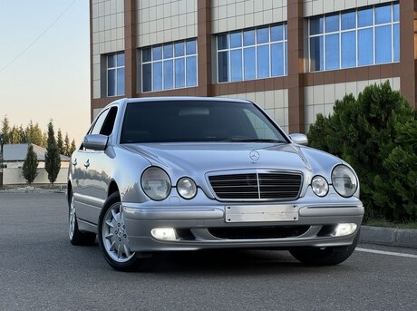 Mercedes E 240