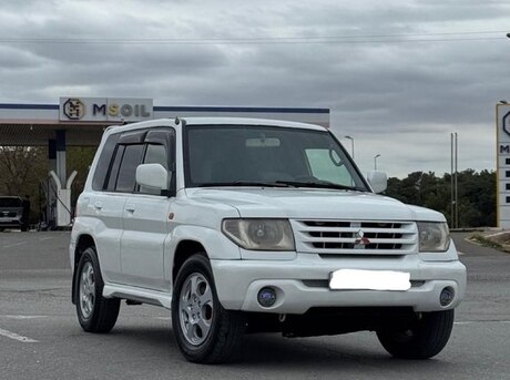 Mitsubishi Pajero io 2000