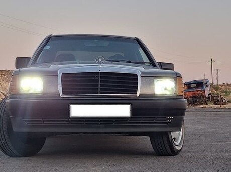 Mercedes 190 1990