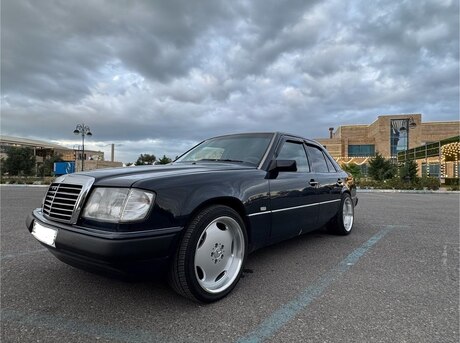 Mercedes E 230