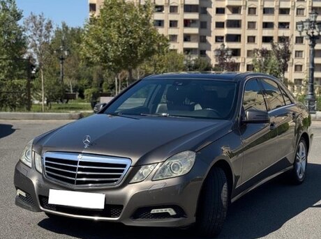 Mercedes E 200