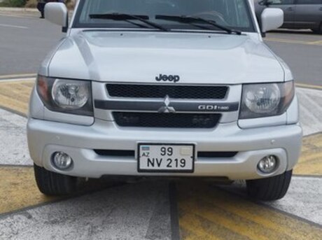 Mitsubishi Pajero io 2001