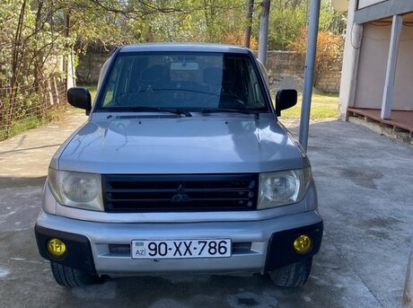 Mitsubishi Pajero io