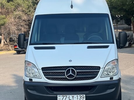 Mercedes Sprinter 215