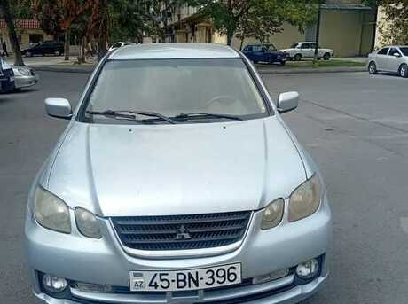 Mitsubishi Airtrek 2005