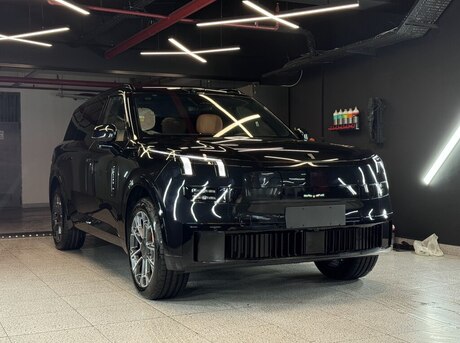 Lynk & Co 900