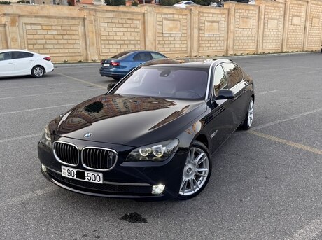 BMW 750 2011