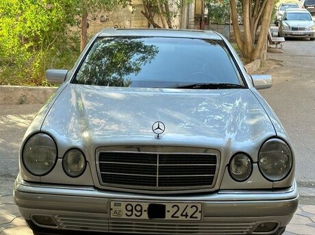 Mercedes E 240