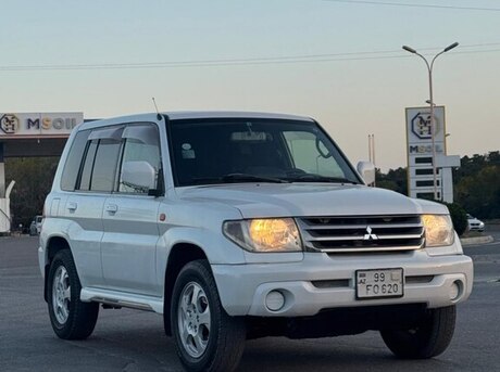 Mitsubishi Pajero io 2000