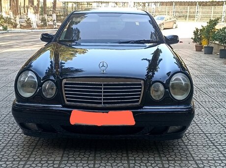 Mercedes E 240