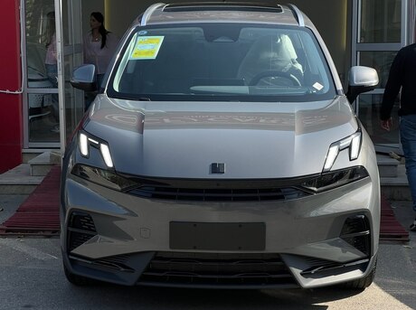 Lynk & Co 06