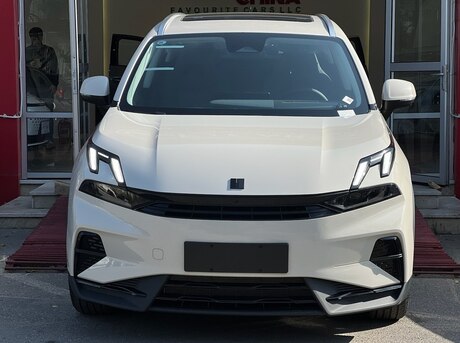 Lynk & Co 06