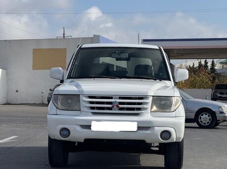Mitsubishi Pajero io 2000