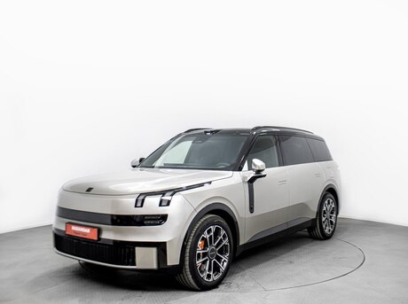 Lynk & Co 900