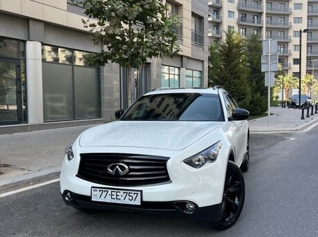 Infiniti QX70S