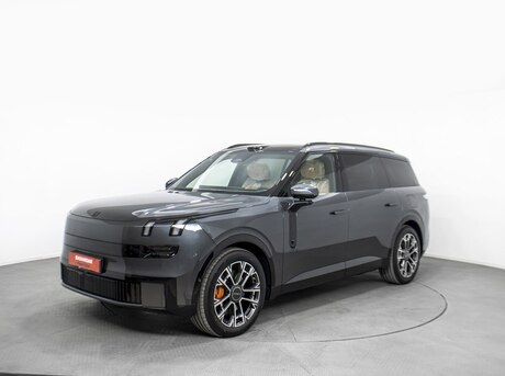 Lynk & Co 900
