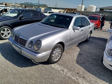 Mercedes E 240