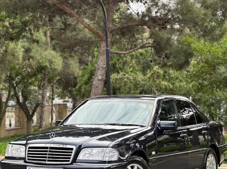 Mercedes C 200