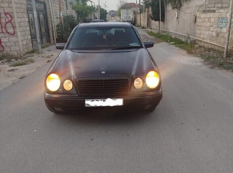 Mercedes E 200