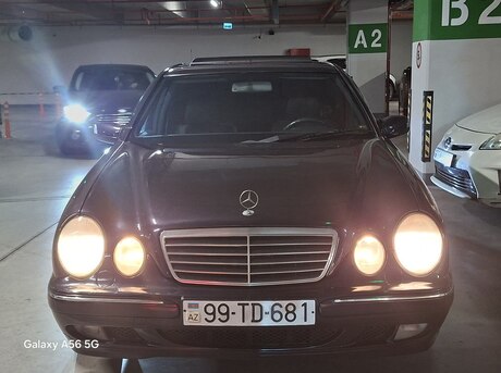 Mercedes E 240