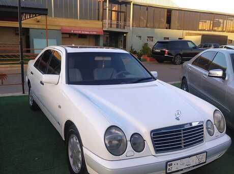 Mercedes E 240