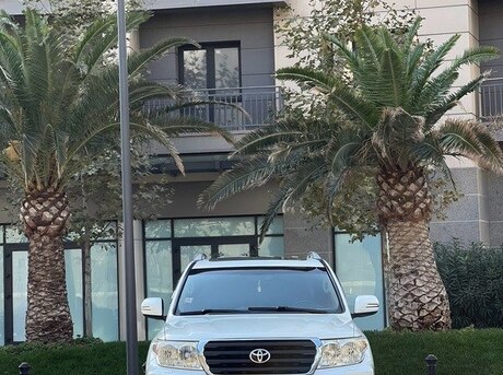 Toyota Land Cruiser 2011