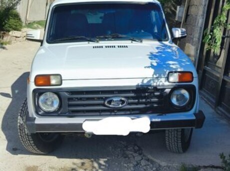 LADA (VAZ) Niva 2015