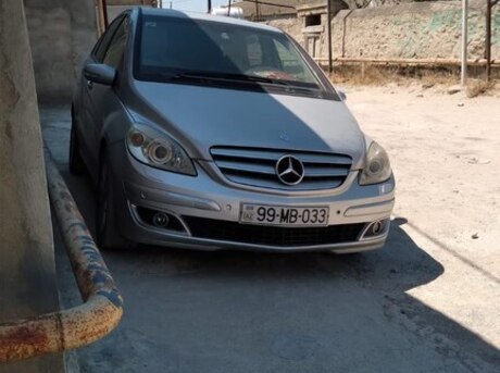 Mercedes B 200