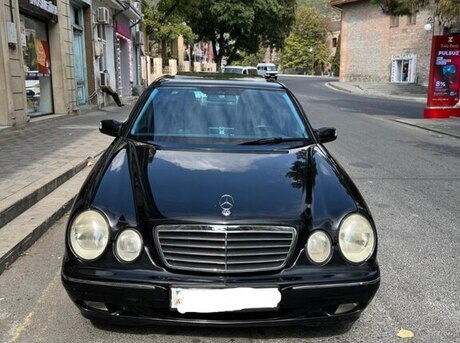 Mercedes E 240
