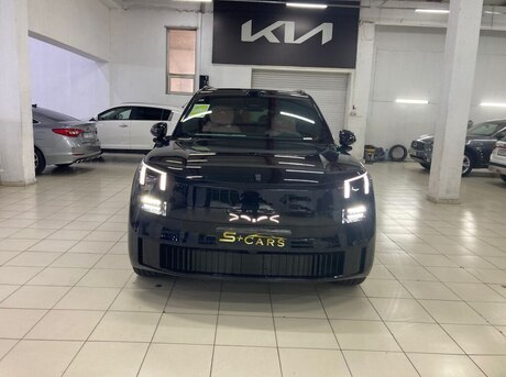 Lynk & Co 900