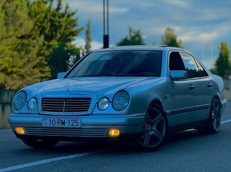 Mercedes E 230