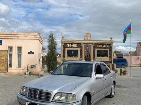 Mercedes C 240