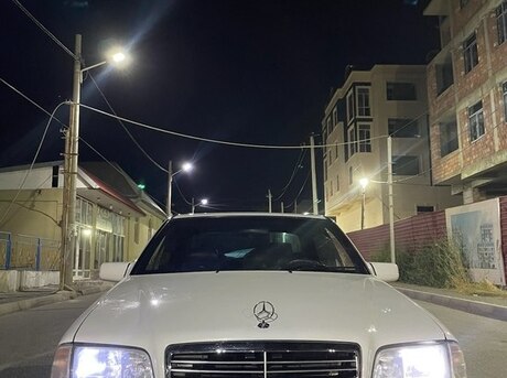 Mercedes C 240