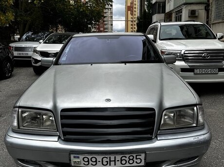 Mercedes C 200