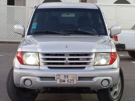 Mitsubishi Pajero io 2001