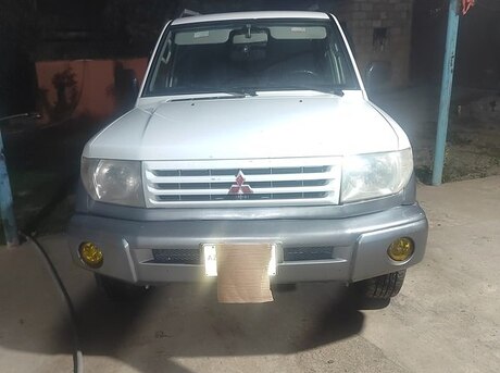 Mitsubishi Pajero io