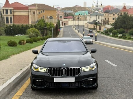 BMW 750 2015