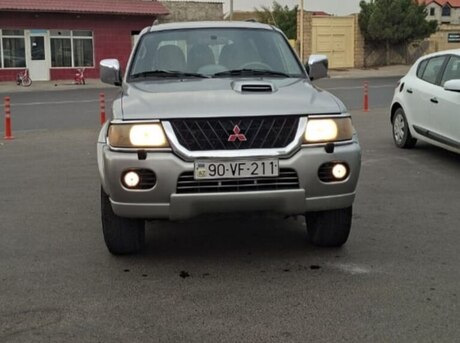 Mitsubishi  2000