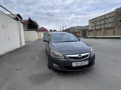 Opel Astra 2011