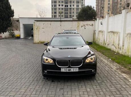 BMW 750 2011