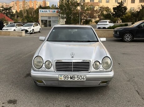 Mercedes E 200