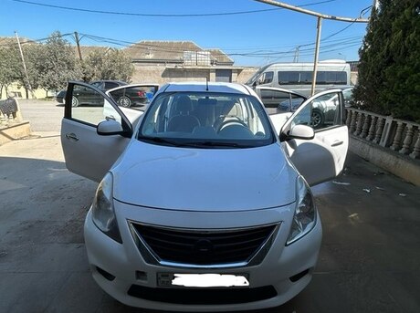 Nissan Sunny 2012