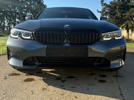 BMW 330 2019
