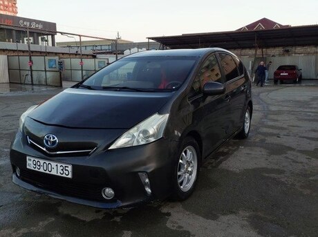 Toyota Prius V 2015