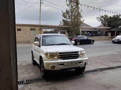 Mitsubishi Pajero io 2004