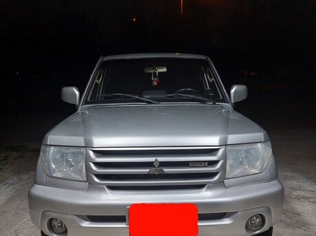 Mitsubishi Pajero io 2001